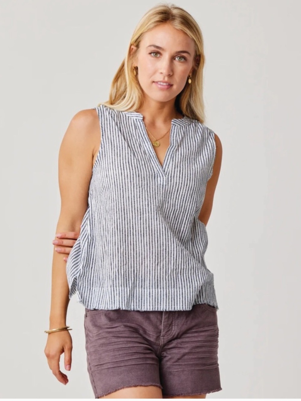 Carve Designs 100% Organic Cotton Dylan V-Neck Tank Top Small Navy Milos Stripe